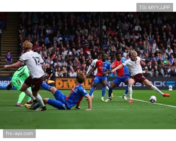 曼联曼城巅峰对决引爆英超争冠悬念