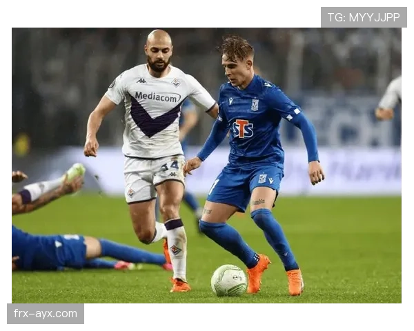 莱万多夫斯基庆典展坚韧斗志，率队共庆莱赫波兹南夺冠荣耀